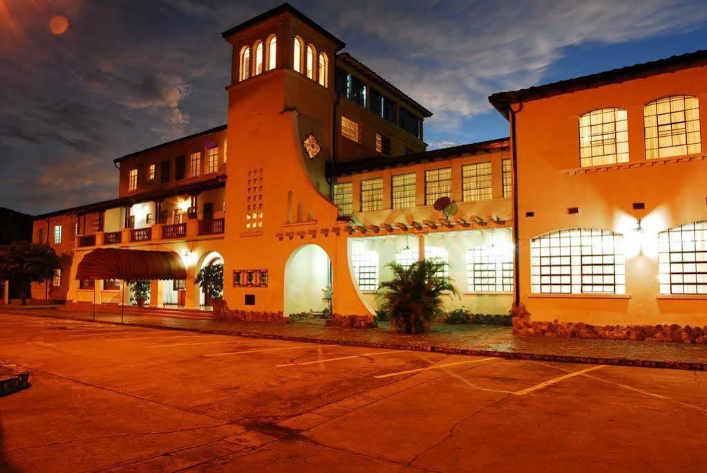 Hotel Guadalajara Buga Exterior photo